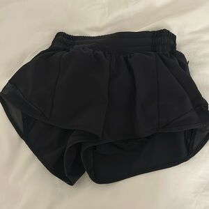 Size 4 lululemon 2.5 inch inseam hotty shorts